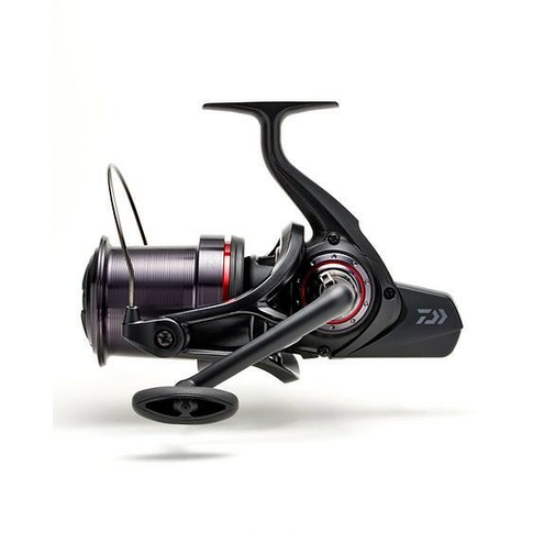 Daiwa Whisker 45 SCW QD OT karpinė ritė su dviem atsarginiais būgneliais ir QDM tempimo sistema